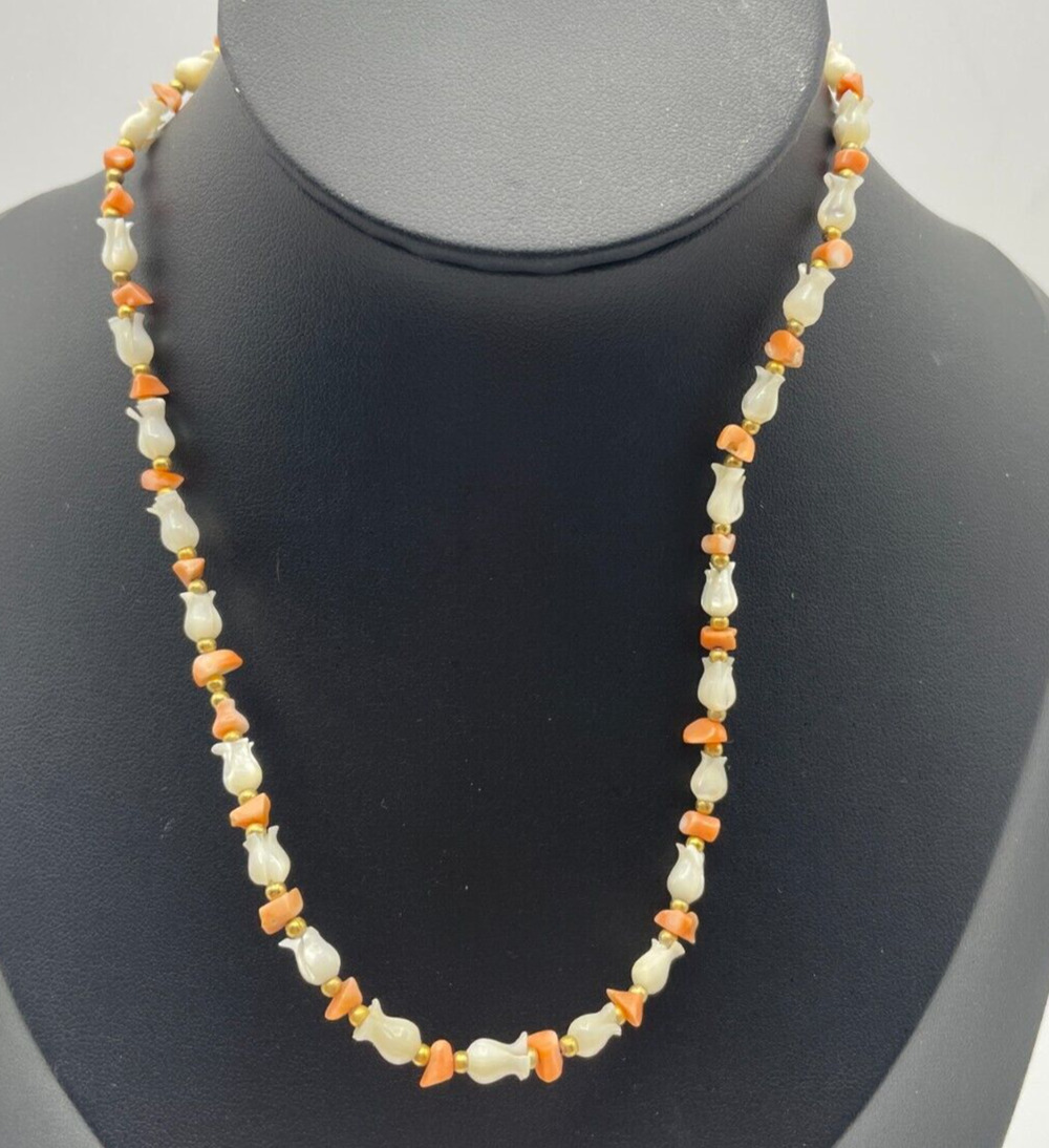 15" Carved Mother Of Pearl Tulip Orange Coral Chip Necklace VTG 70s Barrel Clasp